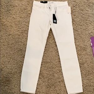 White DL jeans! Never been worn, with tags women’s